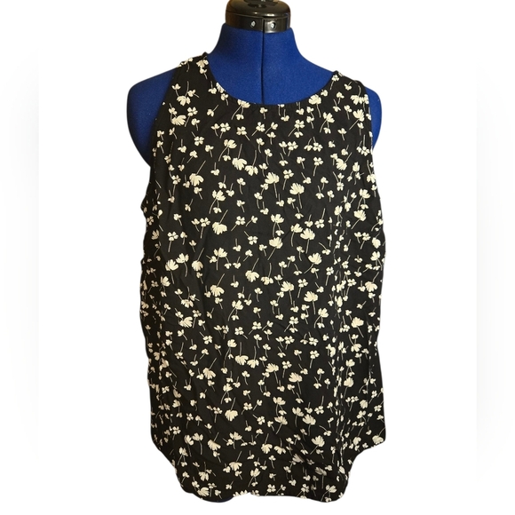 Old Navy Floral Black and White Women's Sleeveless Blouse - Picture 1 of 6